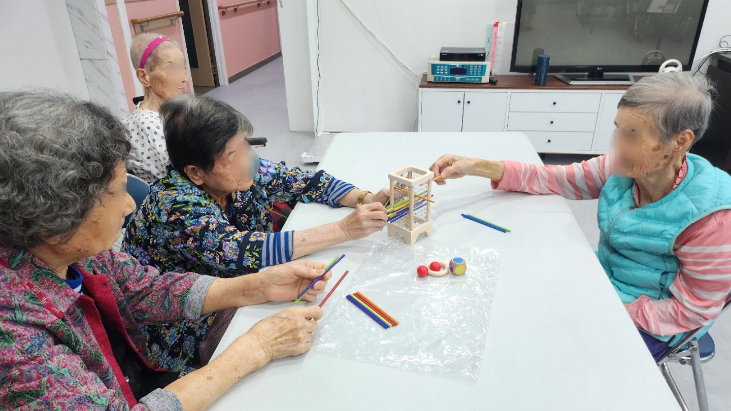 /user/d/dawonsilvercare/editor/2512/3c30e368bb6aeca3937e84f0df52a763_1764541709_5598.jpg 이미지크게보기