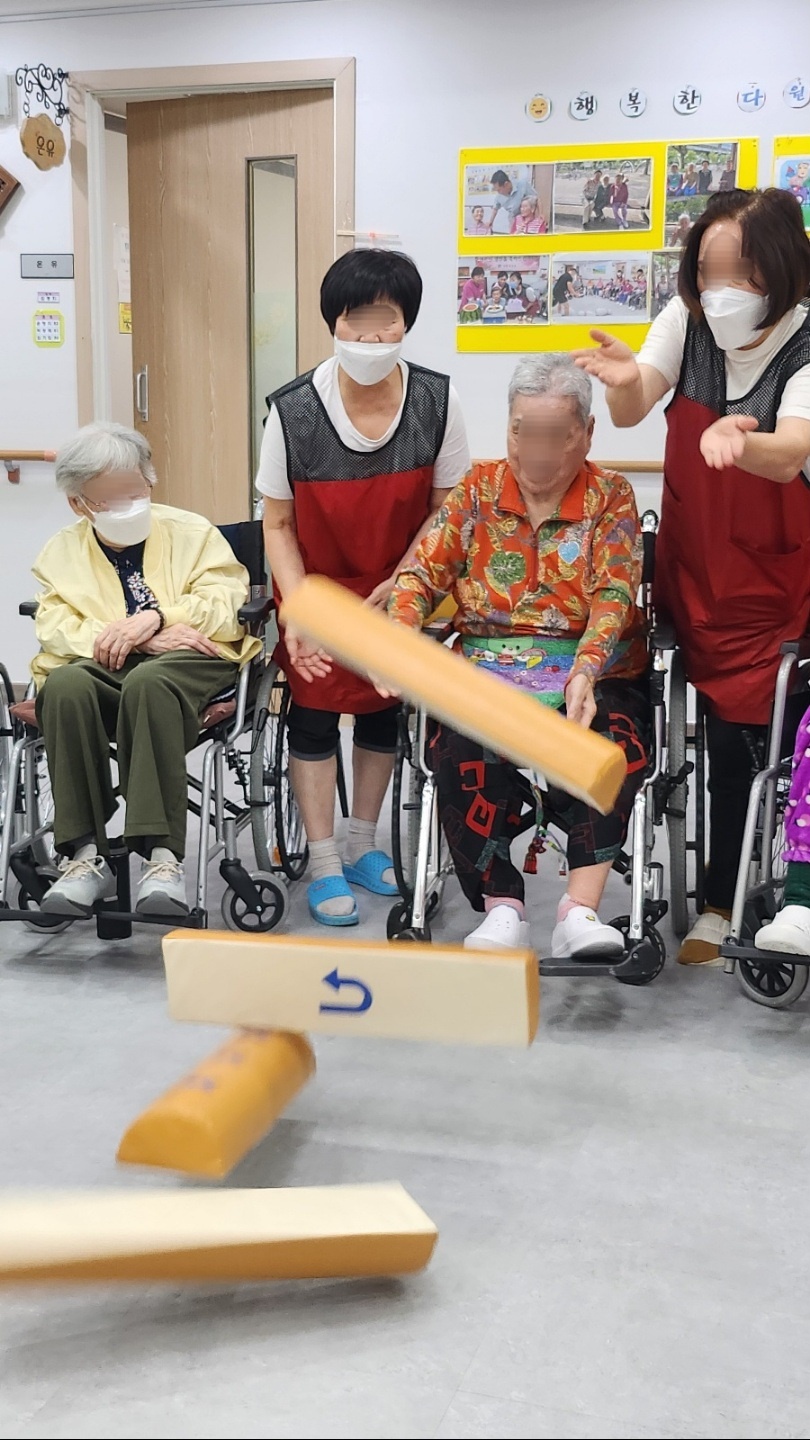 /user/d/dawonsilvercare/editor/2512/3c30e368bb6aeca3937e84f0df52a763_1764541732_7188.jpg 이미지크게보기