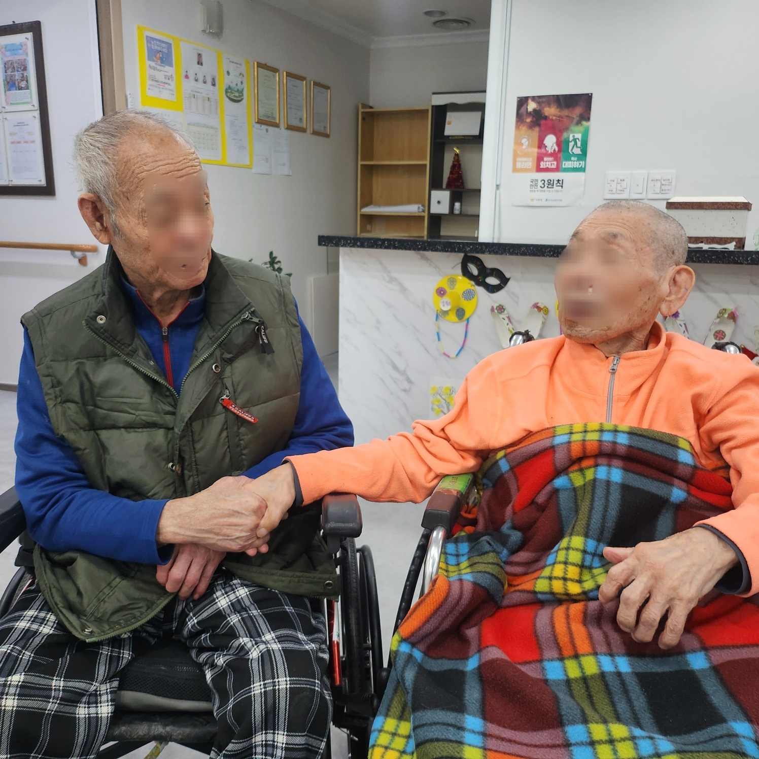 /user/d/dawonsilvercare/editor/2512/3c30e368bb6aeca3937e84f0df52a763_1764541781_9798.jpg 이미지크게보기