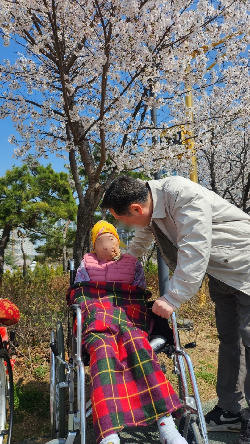 /user/d/dawonsilvercare/editor/2512/3c30e368bb6aeca3937e84f0df52a763_1764541809_2798.jpg 이미지크게보기