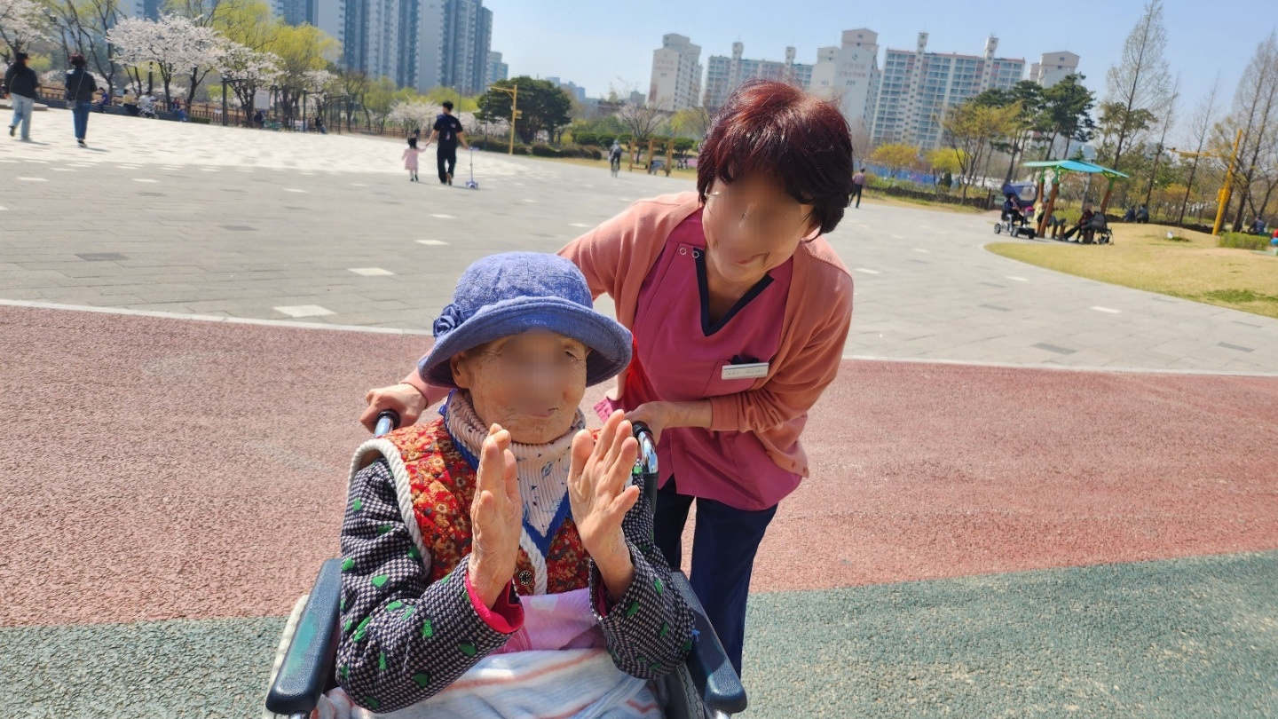 /user/d/dawonsilvercare/editor/2512/3c30e368bb6aeca3937e84f0df52a763_1764541809_5339.jpg 이미지크게보기